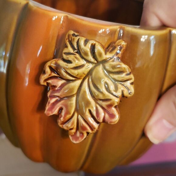 Pretty Fall Autumn Pumpkin Ceramic Planter with Leaves - Picture 7 of 8
